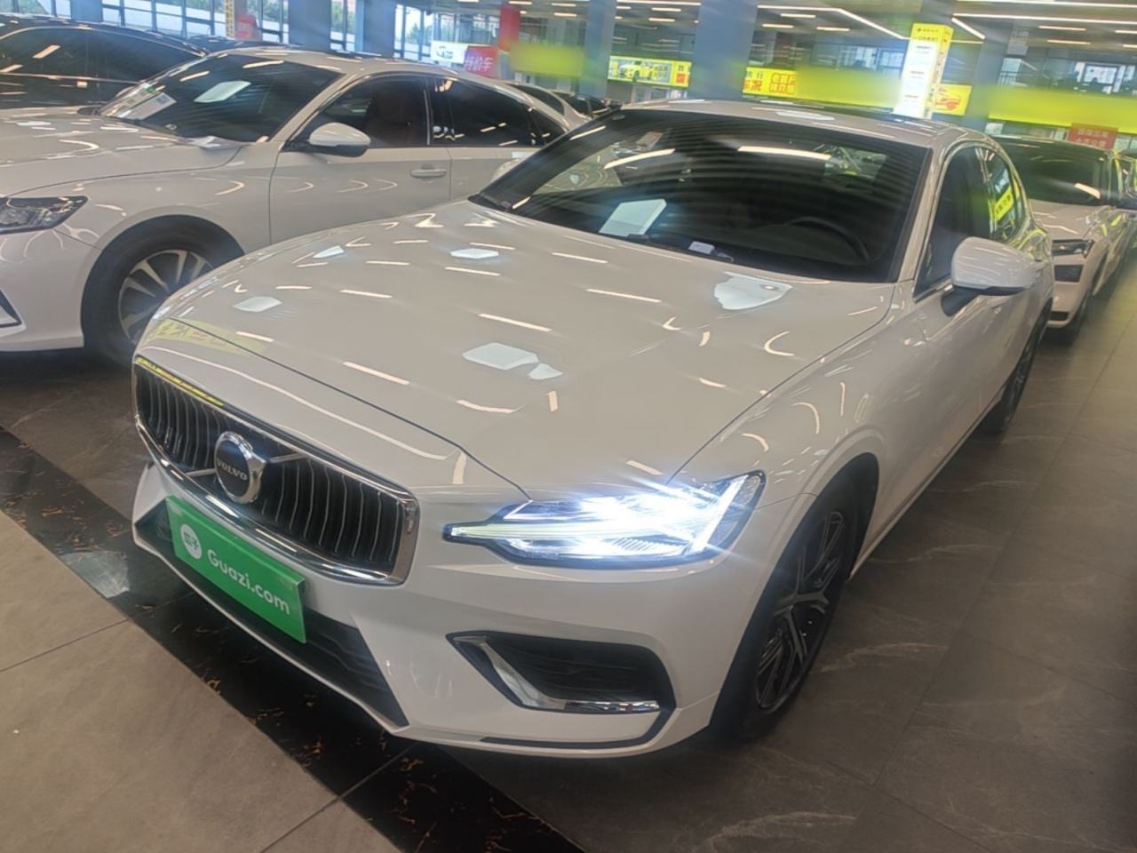 Volvo S60 - фото 0