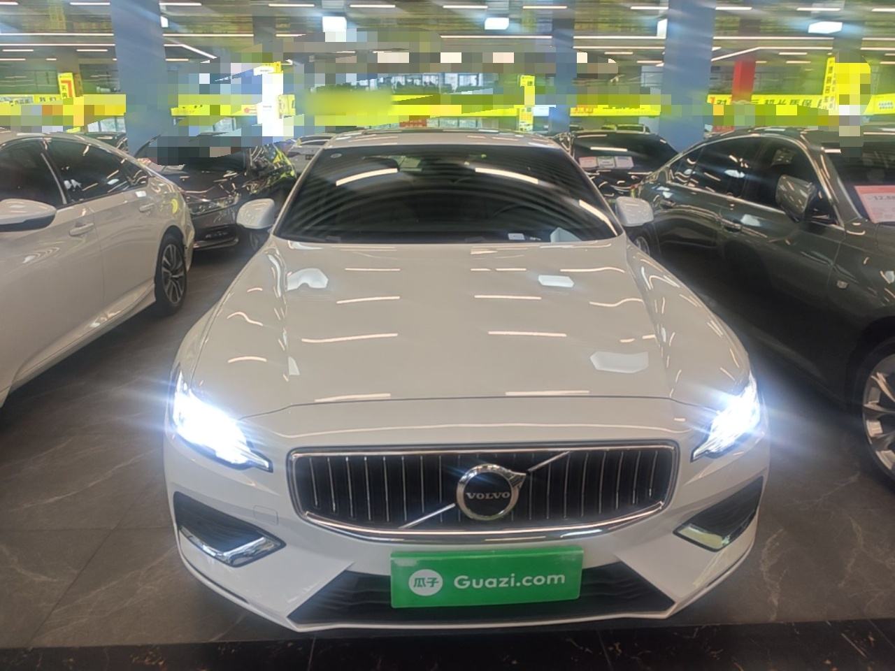 Volvo S60 - фото 1