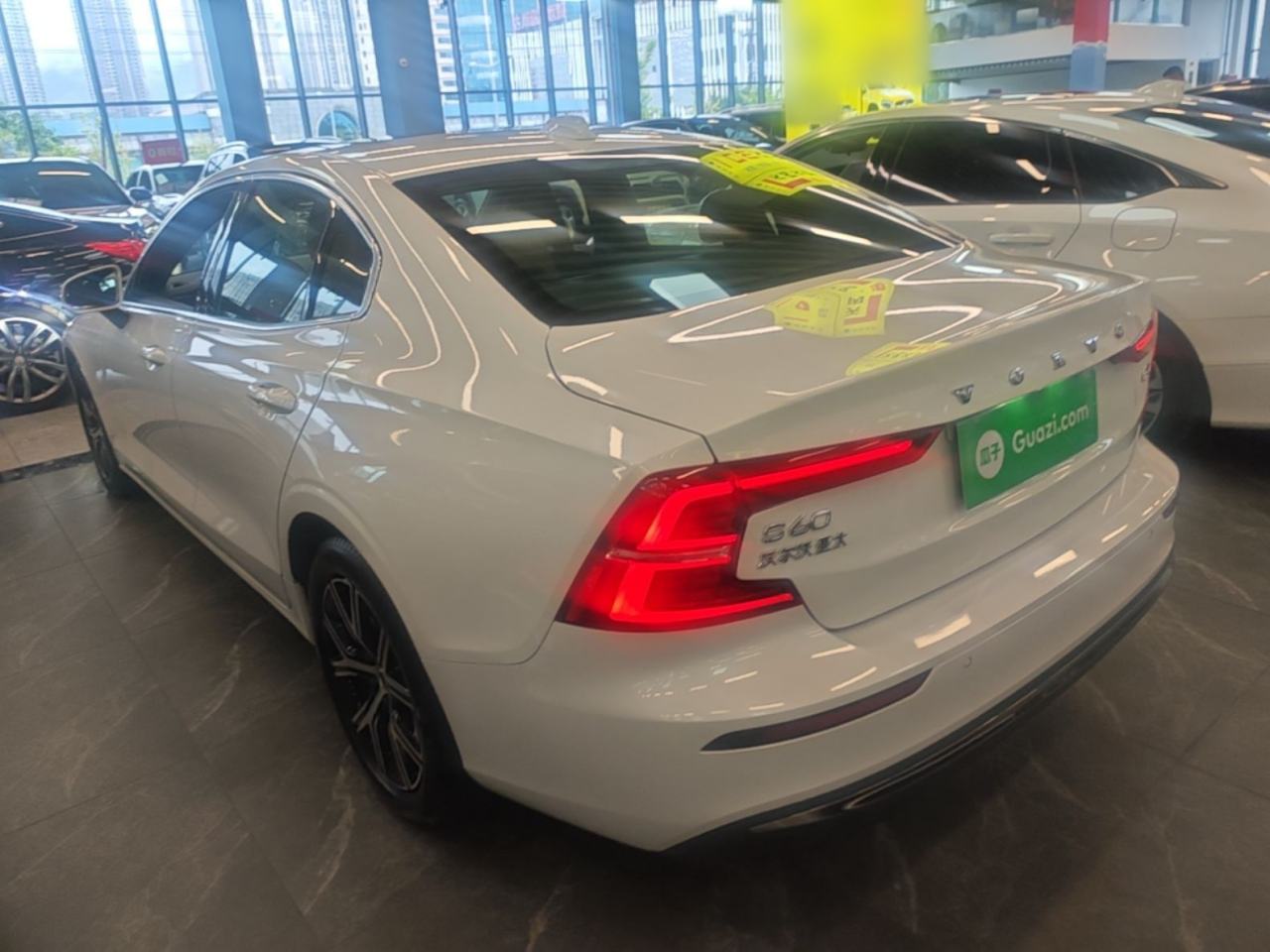 Volvo S60 - фото 3