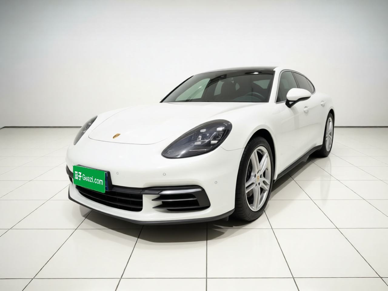 Porsche Panamera - фото 0