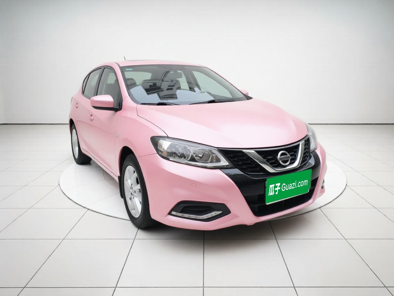 Nissan Tiida - фото 2