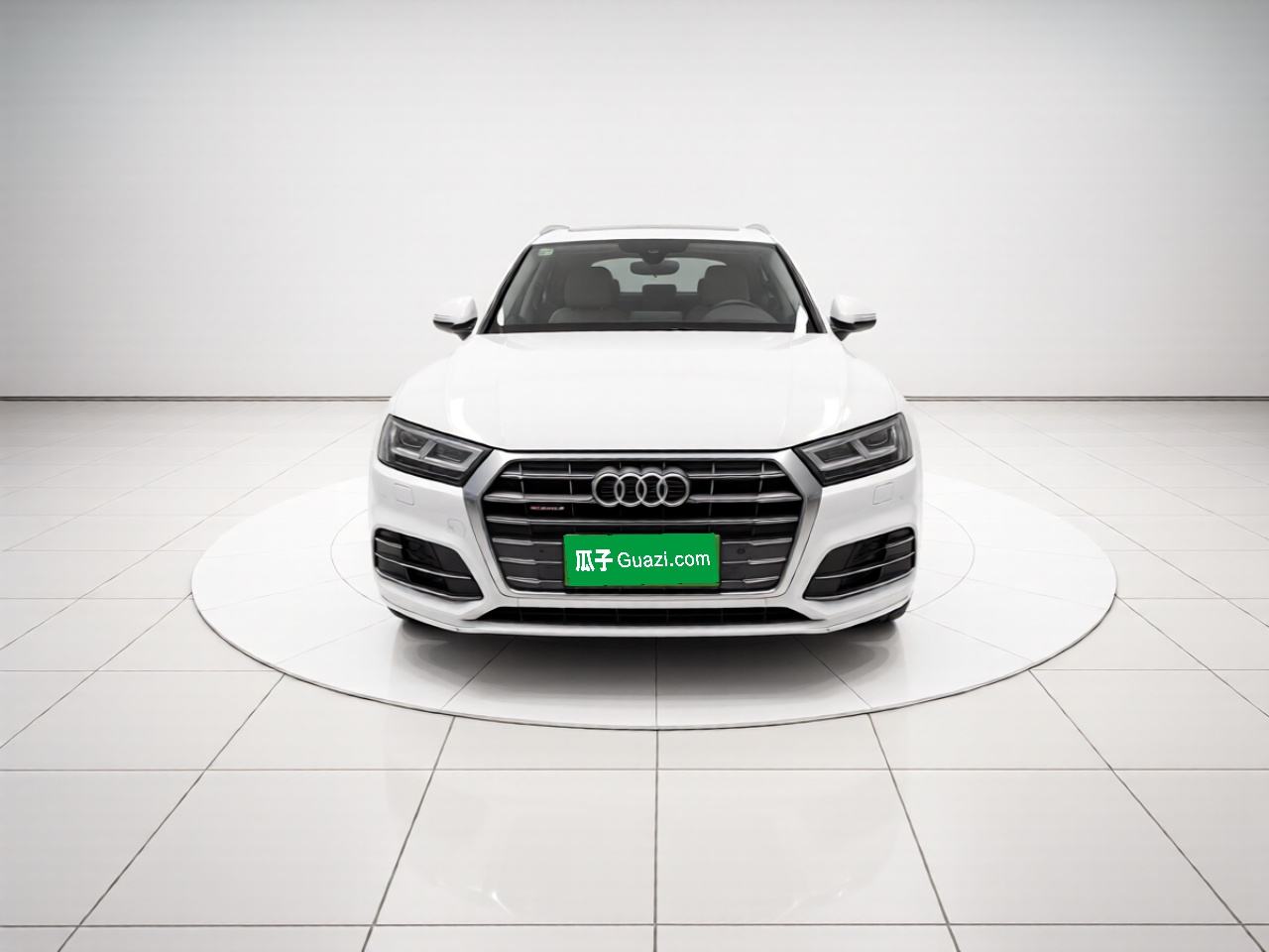 Audi Q5L - фото 1