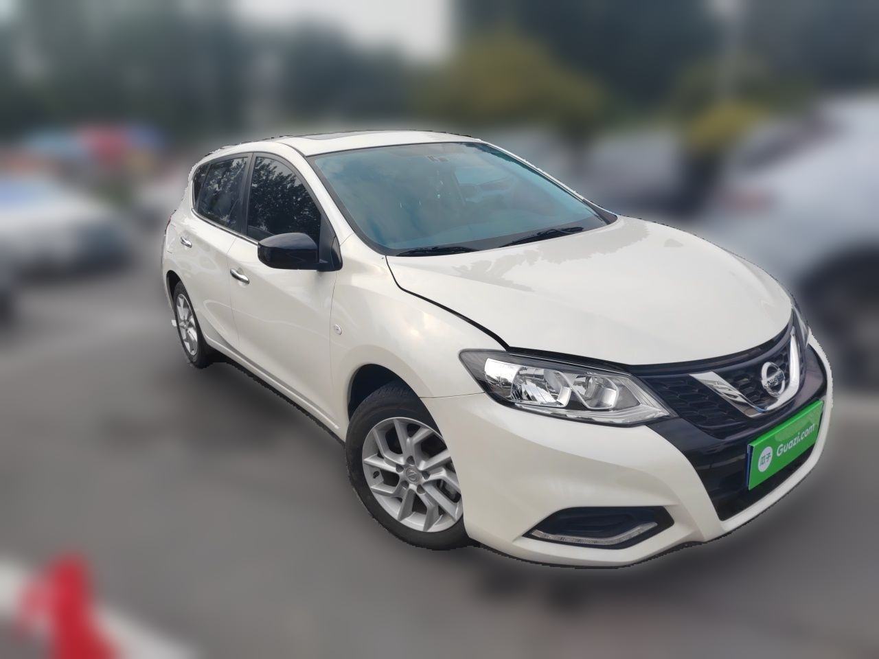 Nissan Tiida - фото 2
