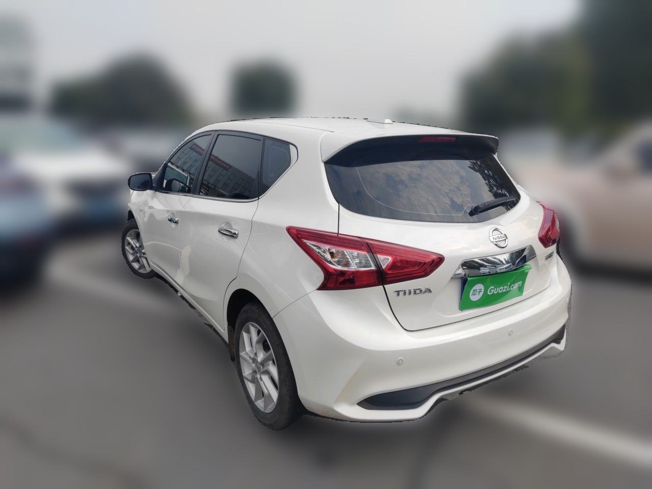 Nissan Tiida - фото 3
