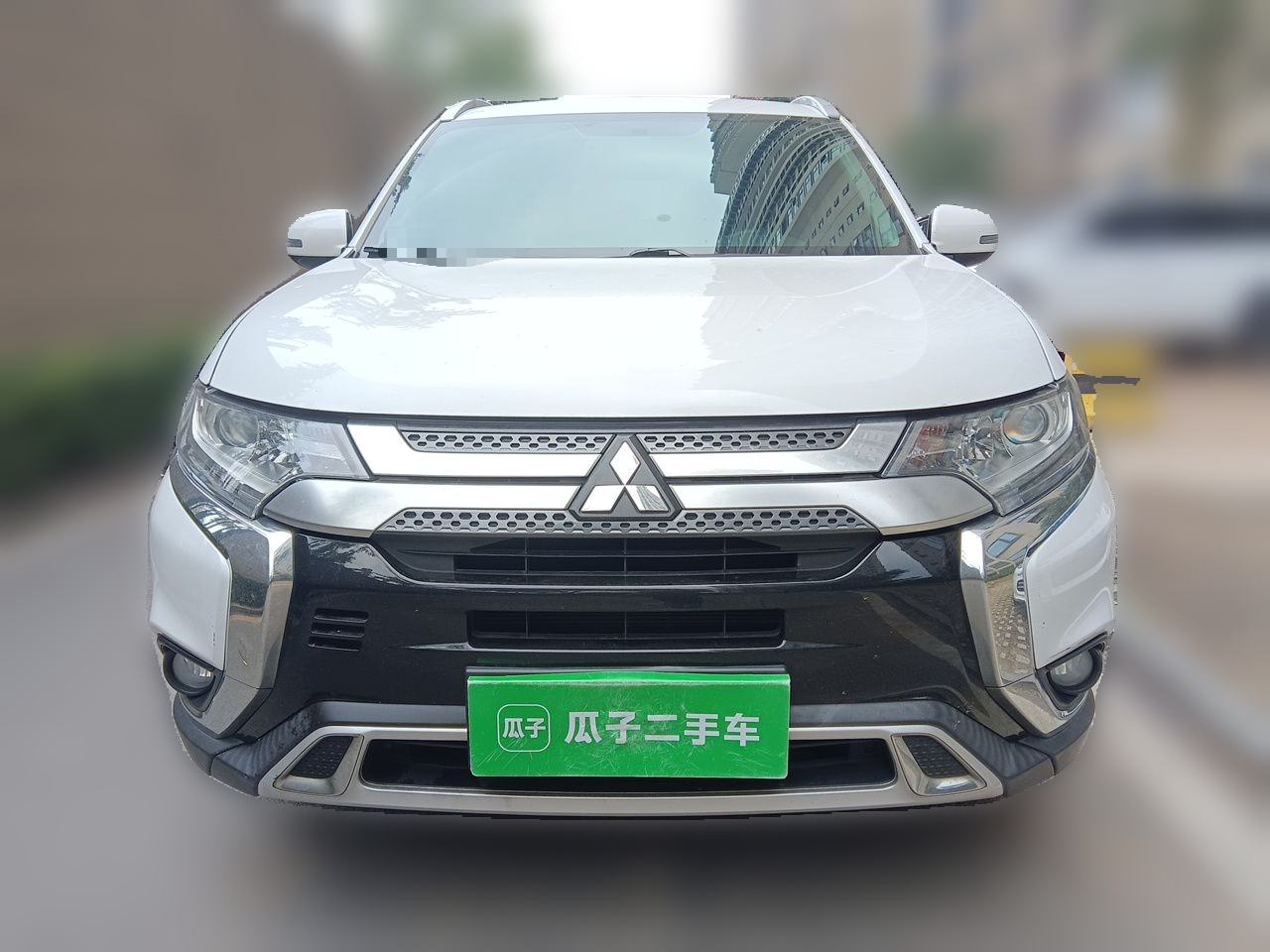 Mitsubishi Outlander - фото 1
