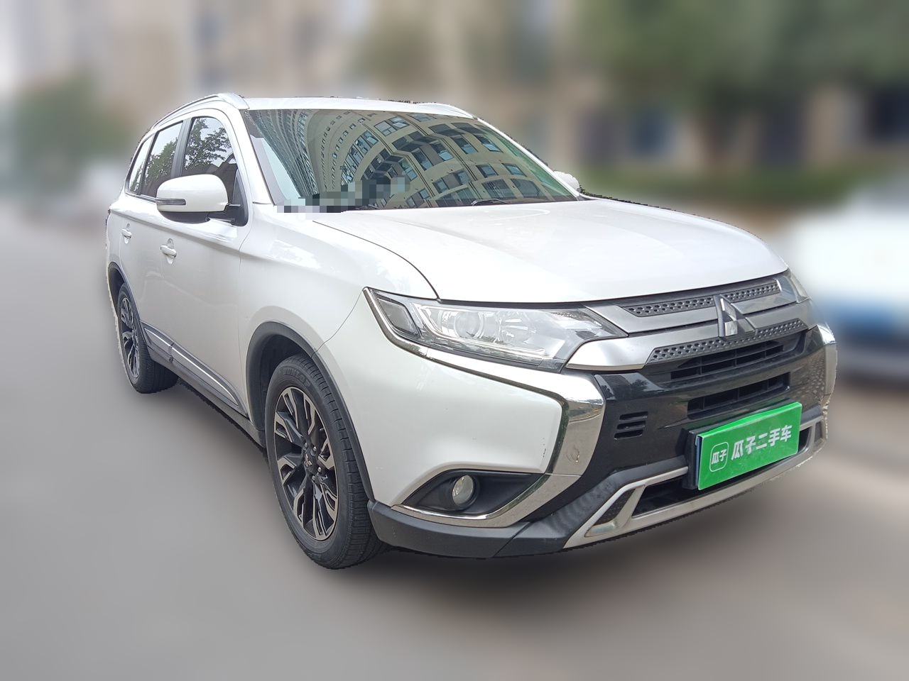 Mitsubishi Outlander - фото 2