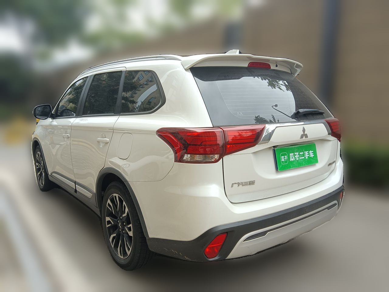 Mitsubishi Outlander - фото 3