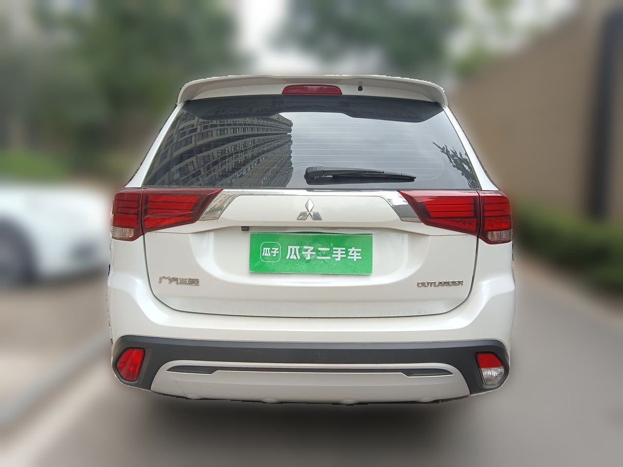 Mitsubishi Outlander - фото 4