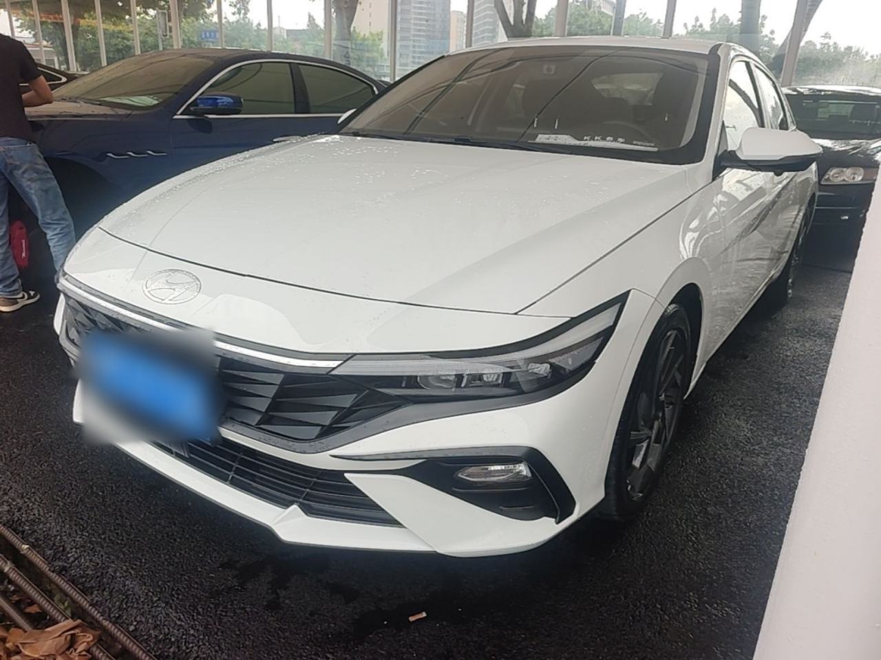 Hyundai Elantra - фото 0
