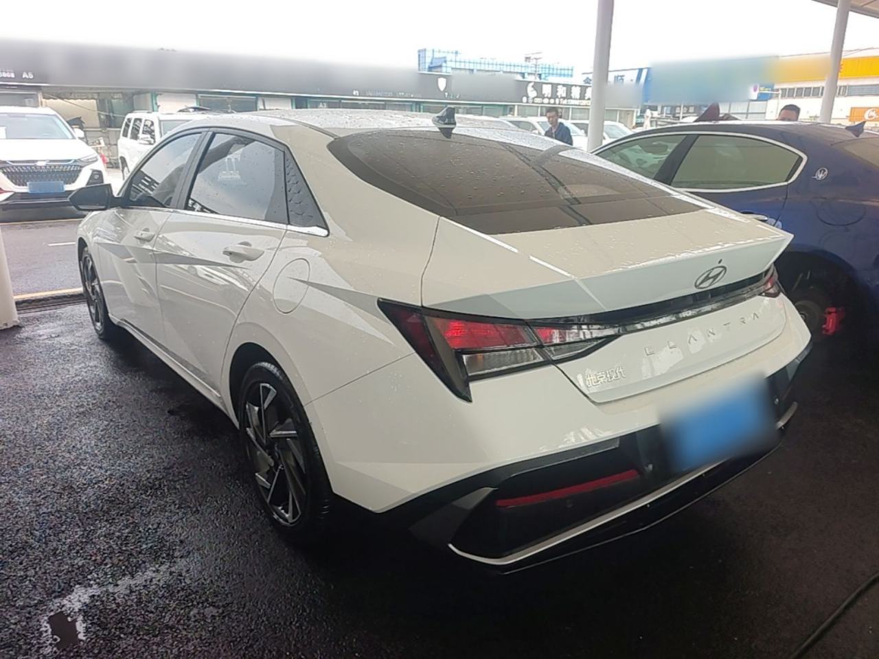 Hyundai Elantra - фото 3