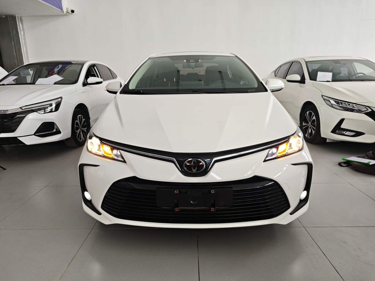 Toyota Corolla - фото 1