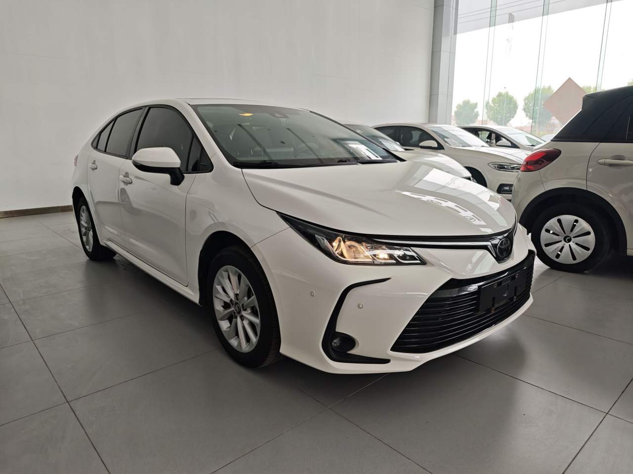 Toyota Corolla - фото 2
