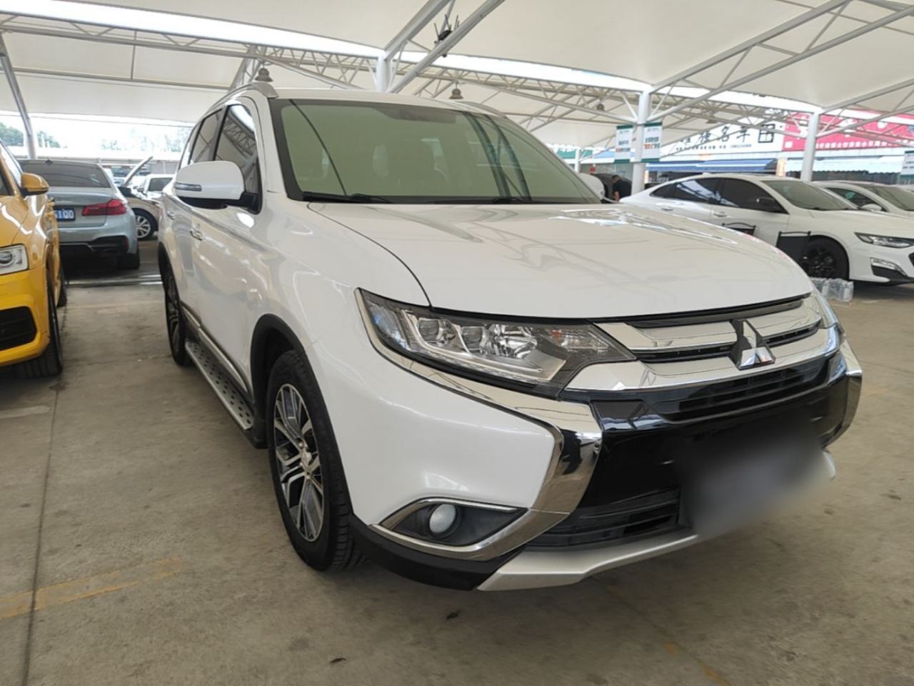 Mitsubishi Outlander - фото 2