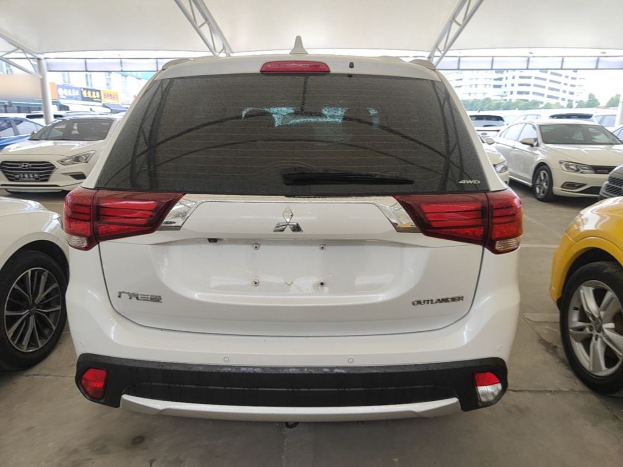 Mitsubishi Outlander - фото 4