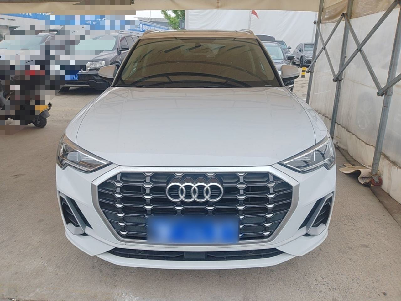 Audi Q3 - фото 1