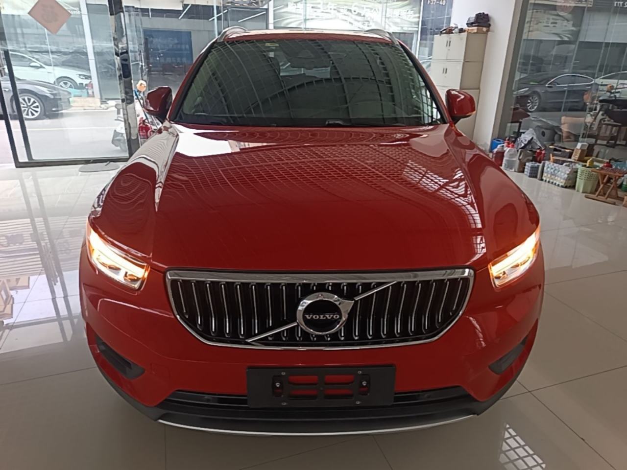 Volvo XC40 - фото 1