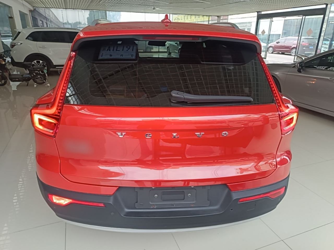 Volvo XC40 - фото 2