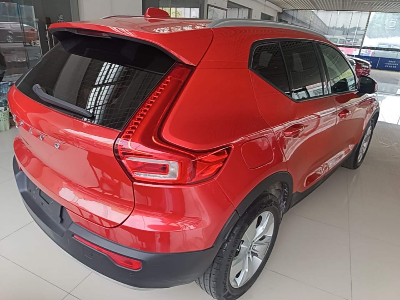Volvo XC40 - фото 3