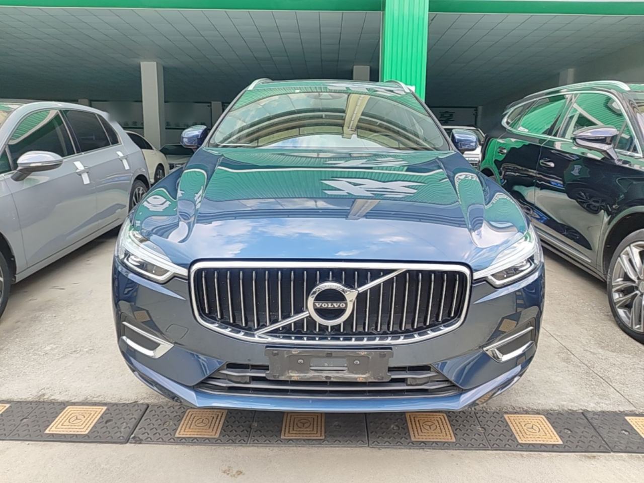 Volvo XC60 - фото 1