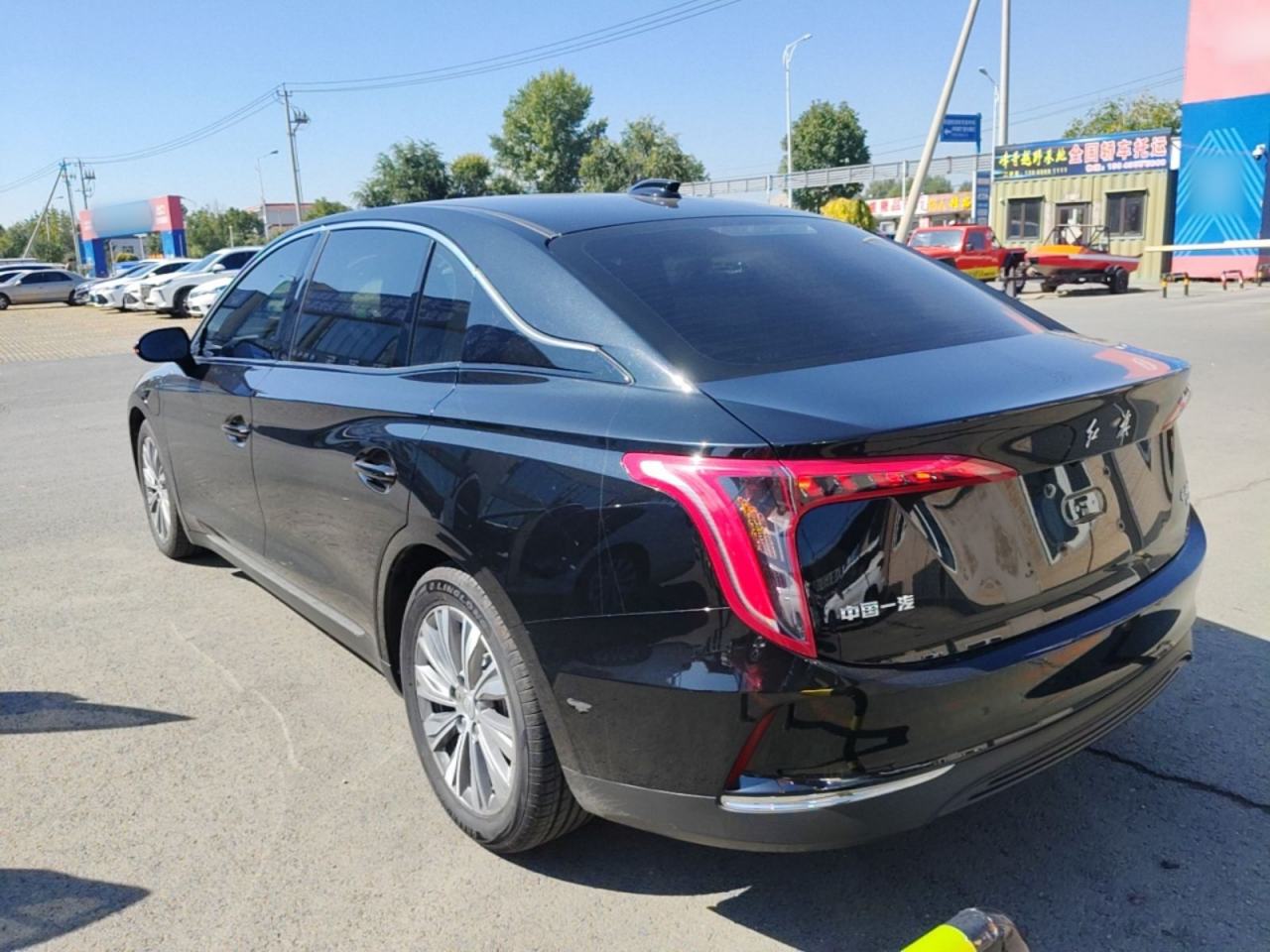Hongqi E-QM5 - фото 3