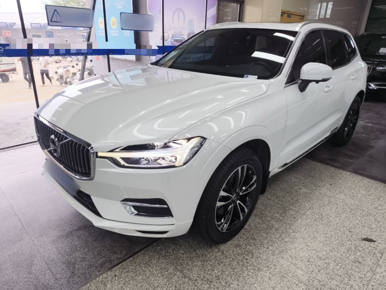 Volvo XC60 - фото 0
