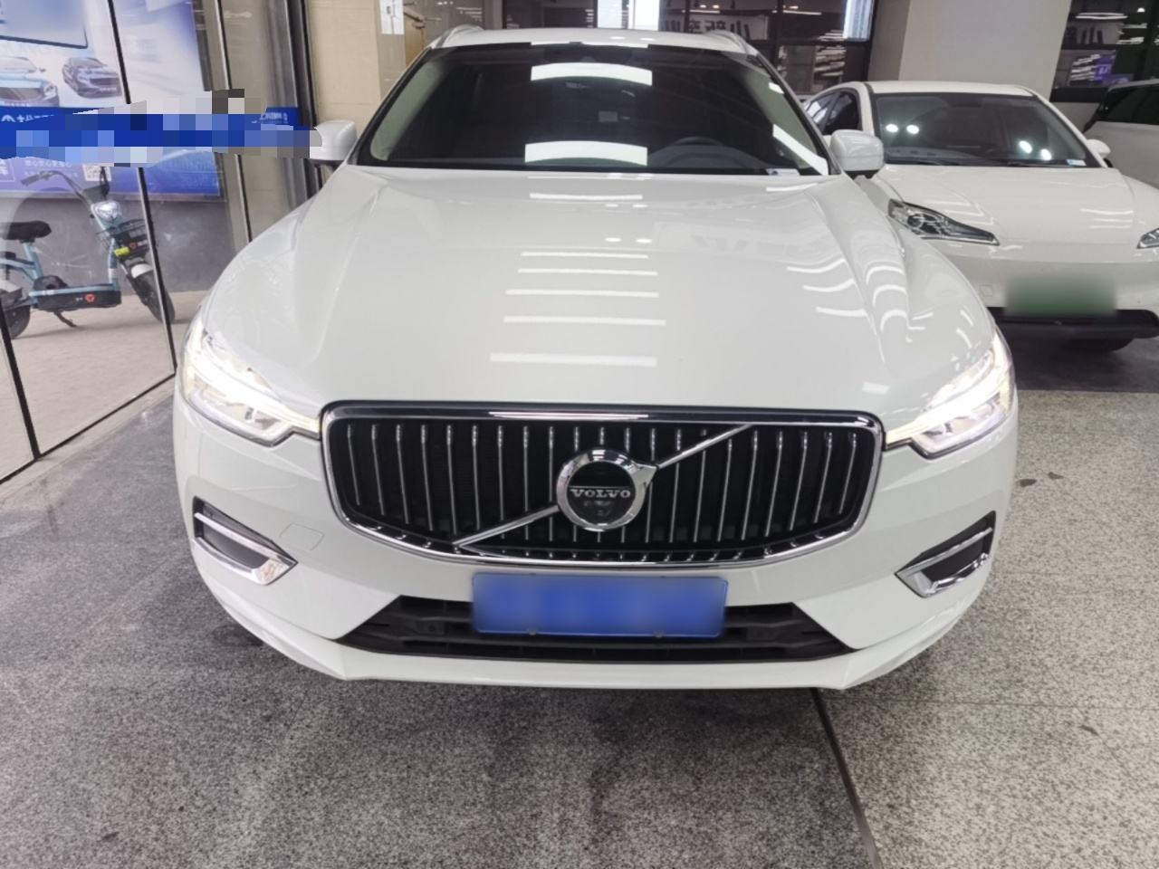 Volvo XC60 - фото 1