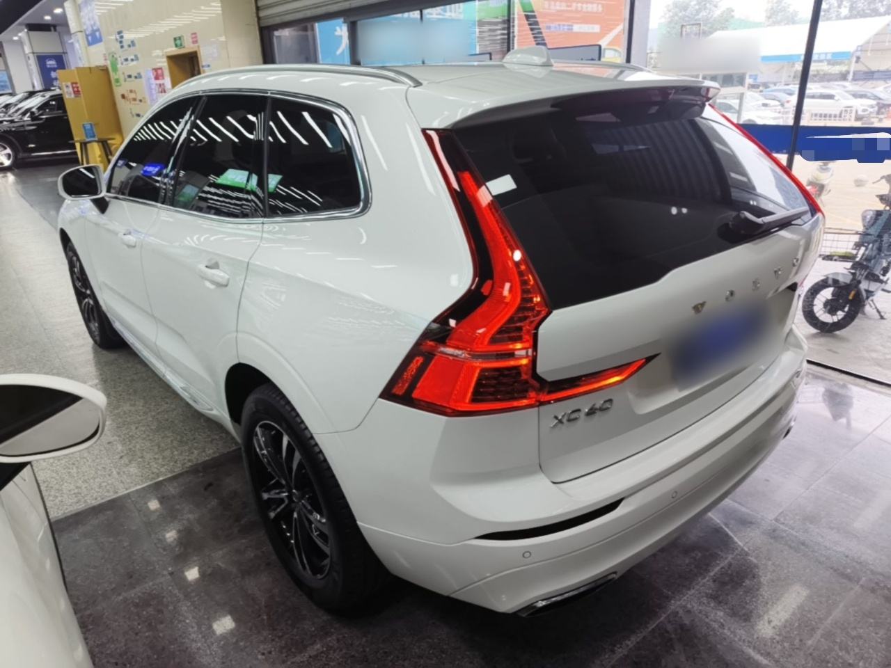 Volvo XC60 - фото 3