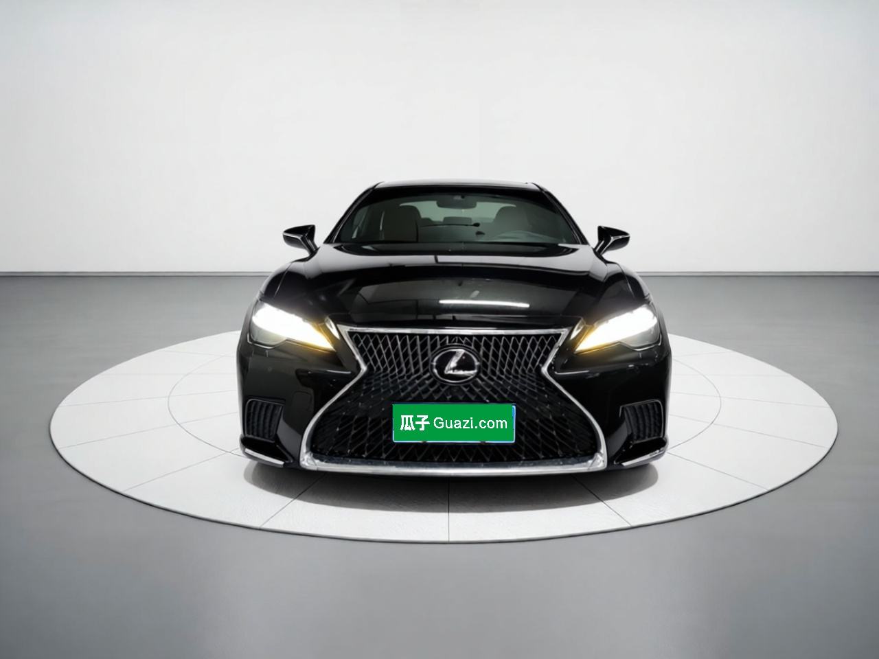 Lexus LS - фото 1