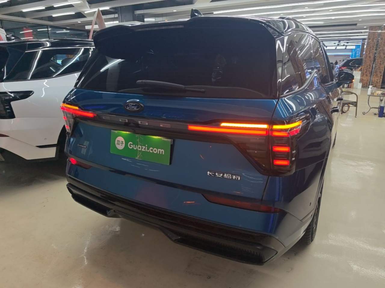 Ford Edge - фото 4