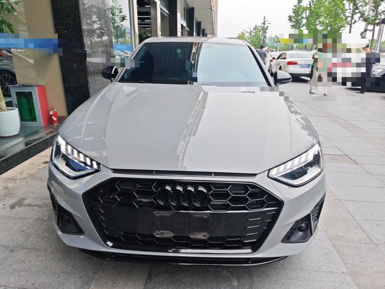 Audi A4L - фото 1