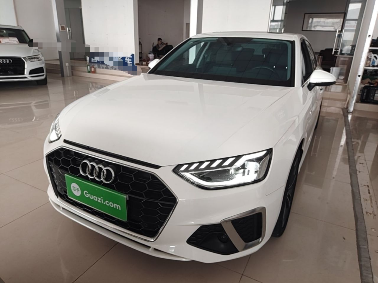 Audi A4L - фото 0