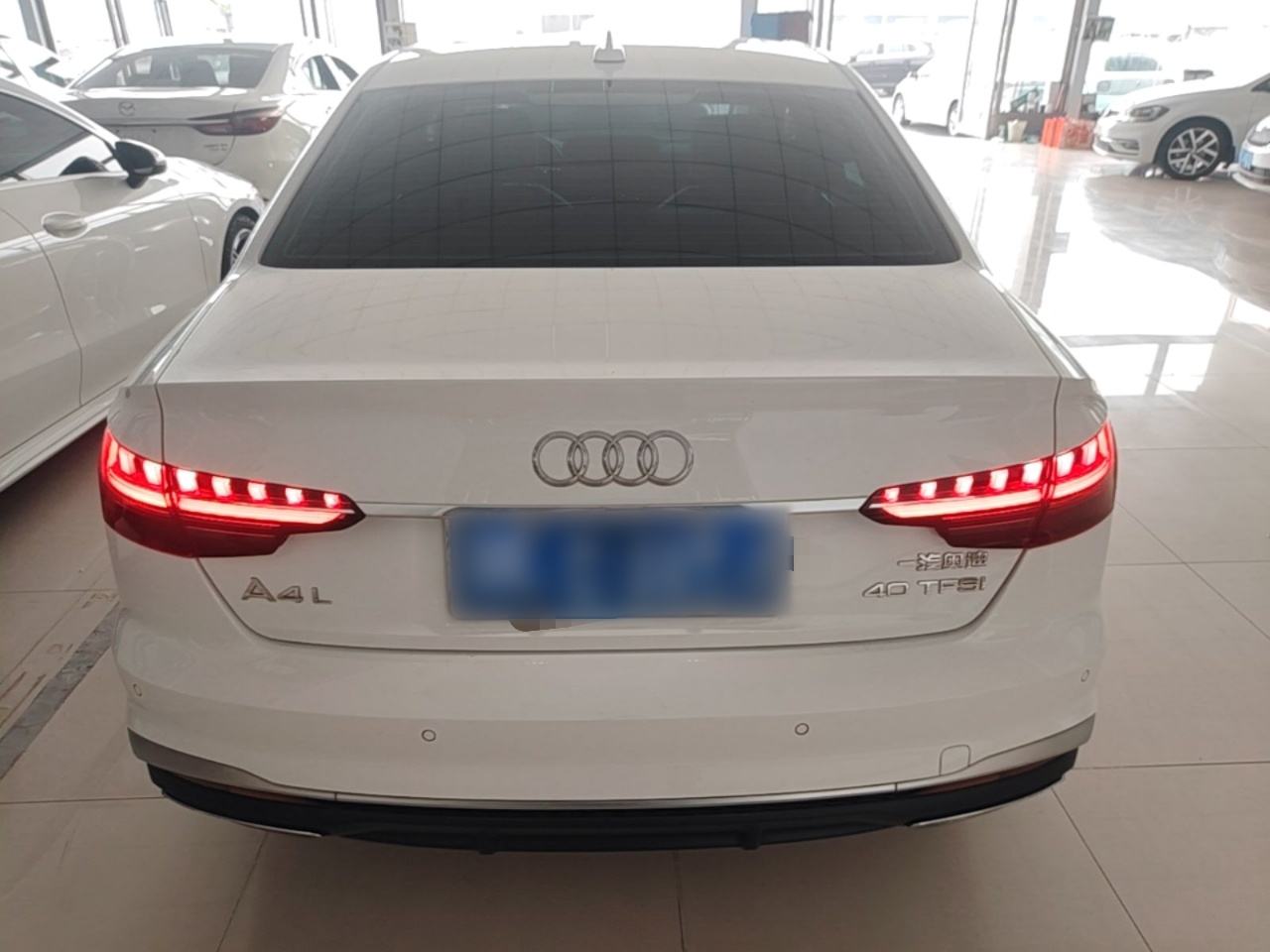 Audi A4L - фото 4