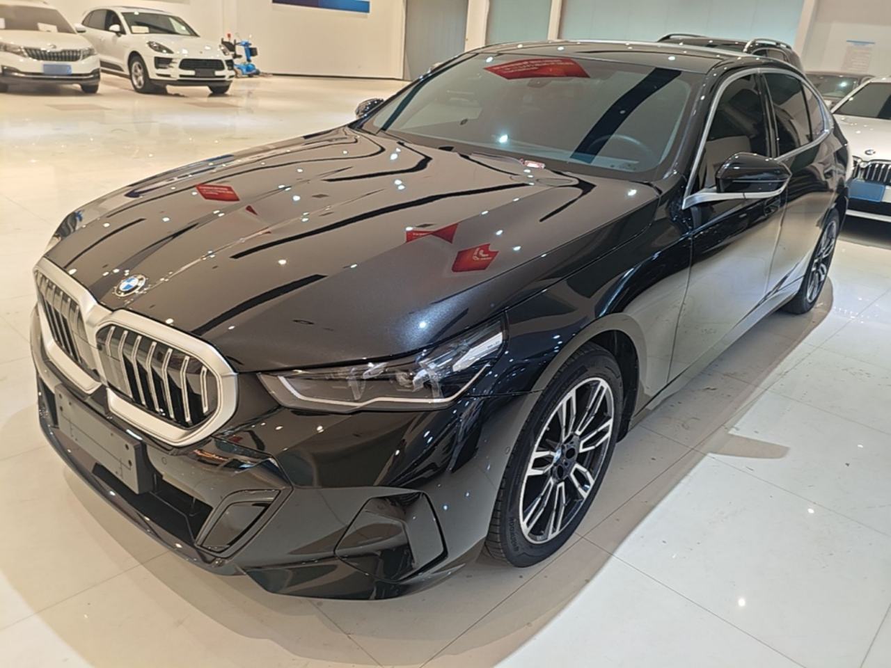 BMW 5-Series - фото 0