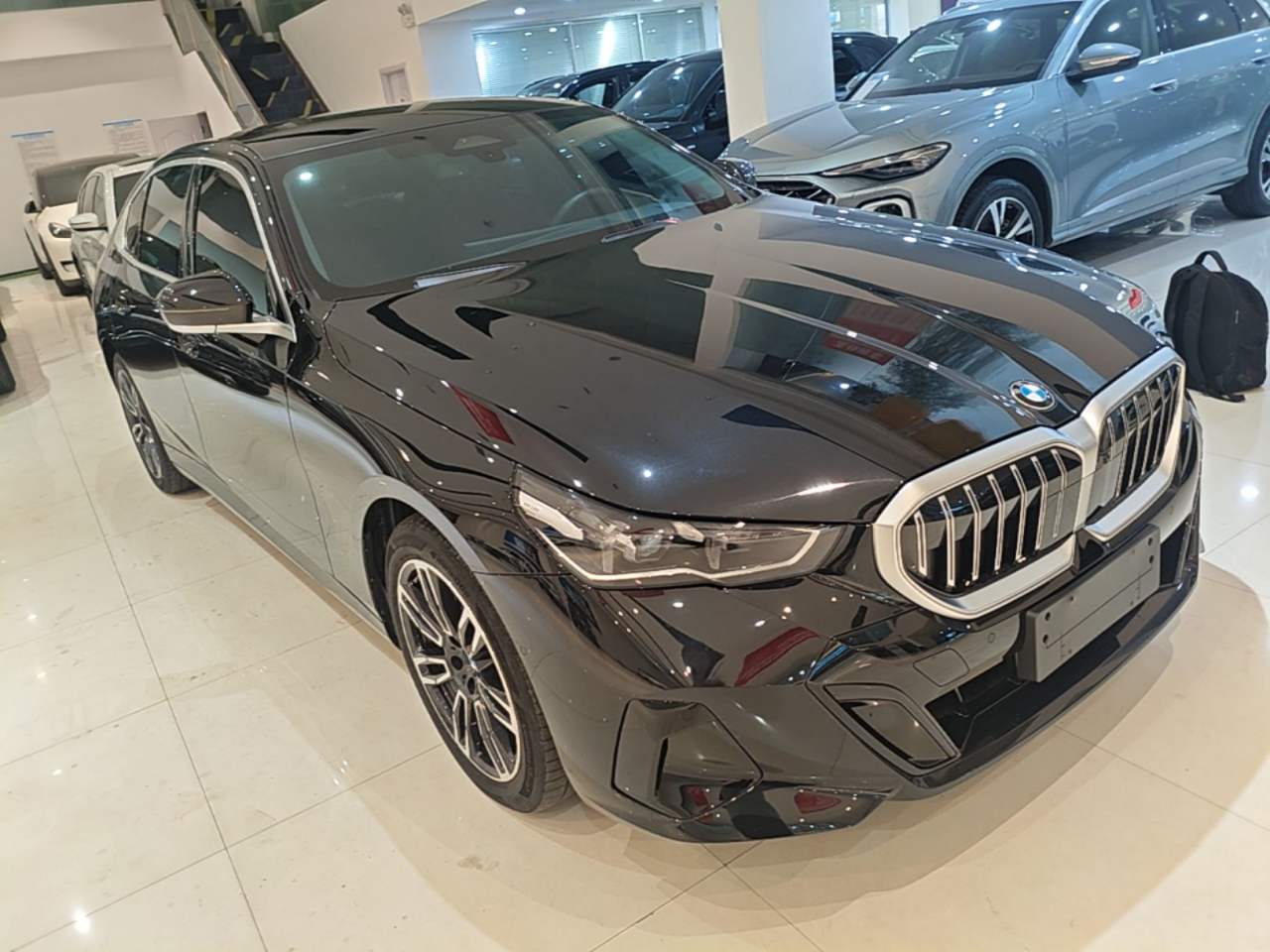 BMW 5-Series - фото 2