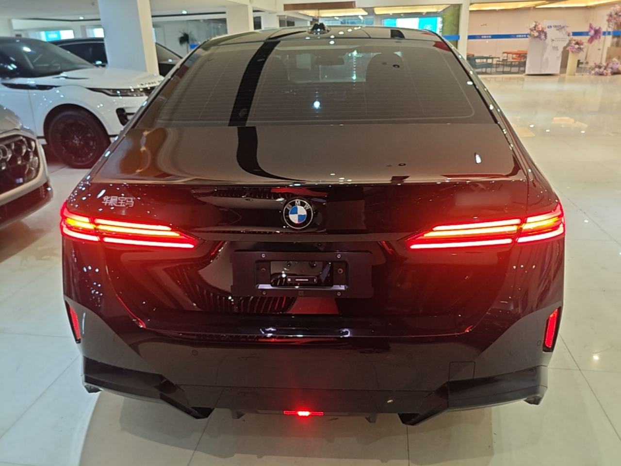 BMW 5-Series - фото 4