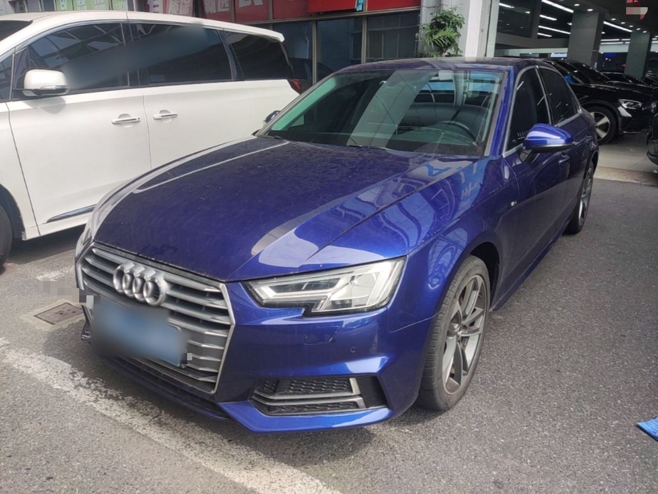 Audi A4L - фото 0