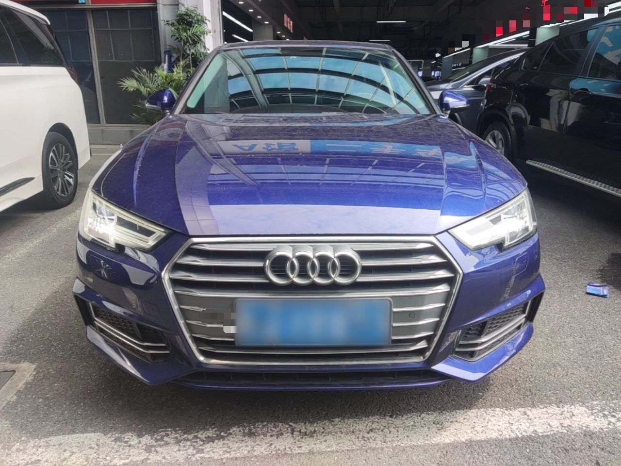 Audi A4L - фото 1
