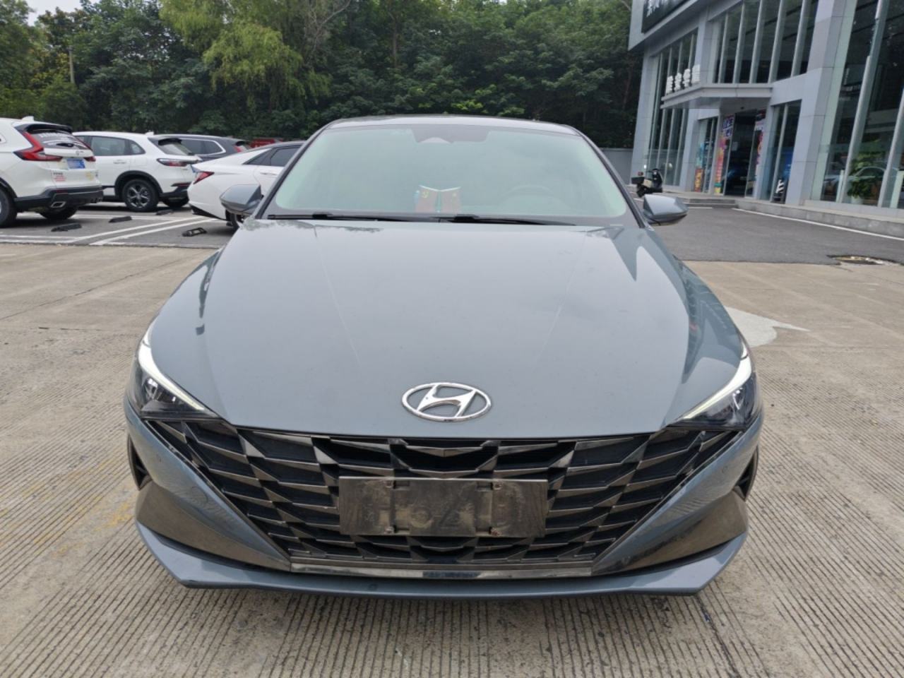 Hyundai Elantra - фото 1