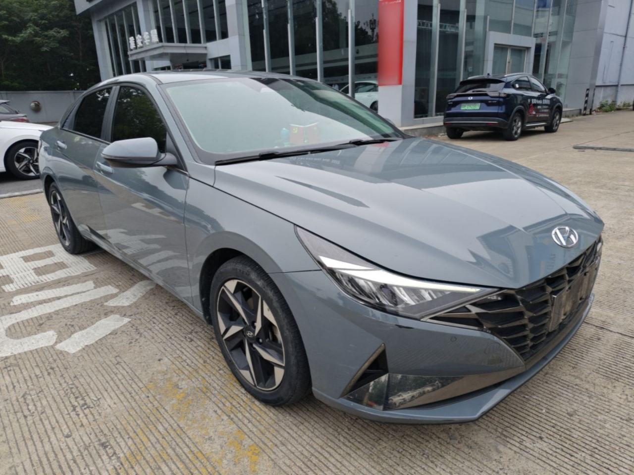Hyundai Elantra - фото 2