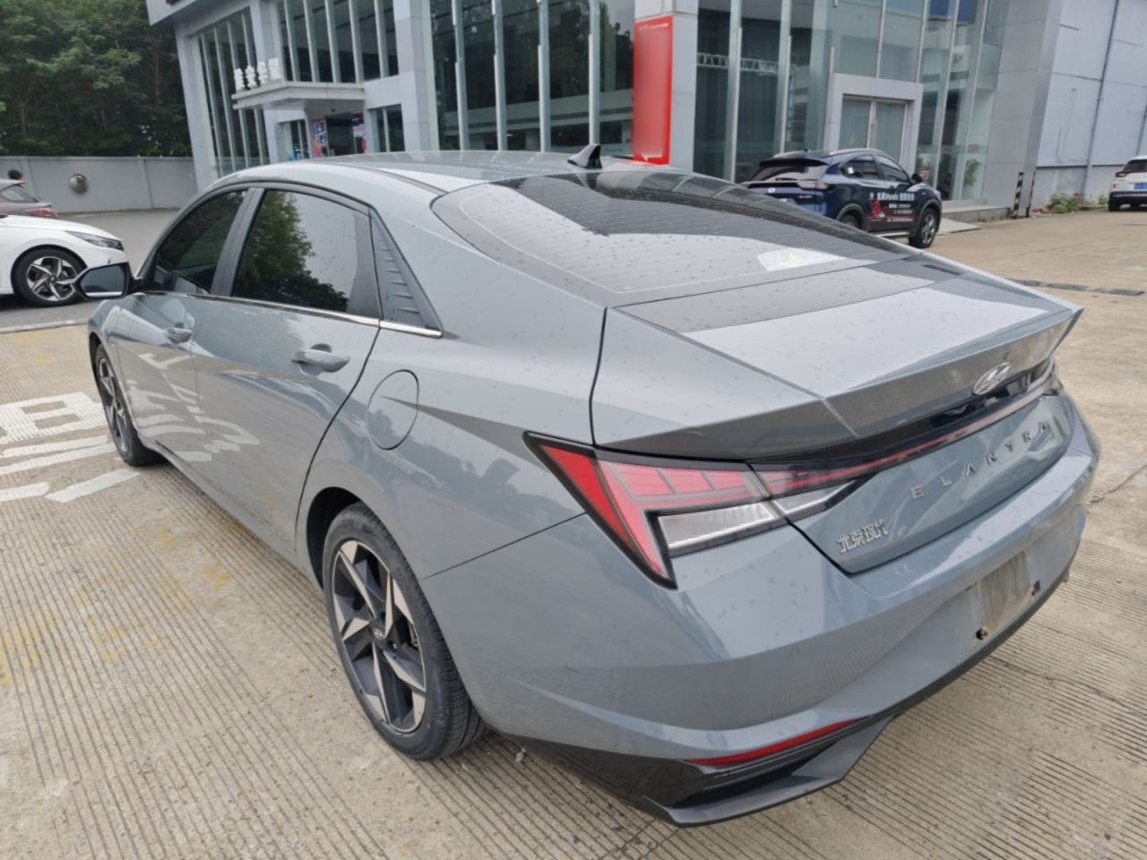 Hyundai Elantra - фото 3