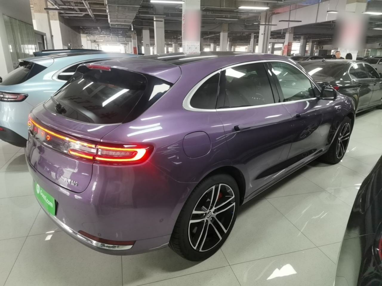 AITO M5 - фото 3
