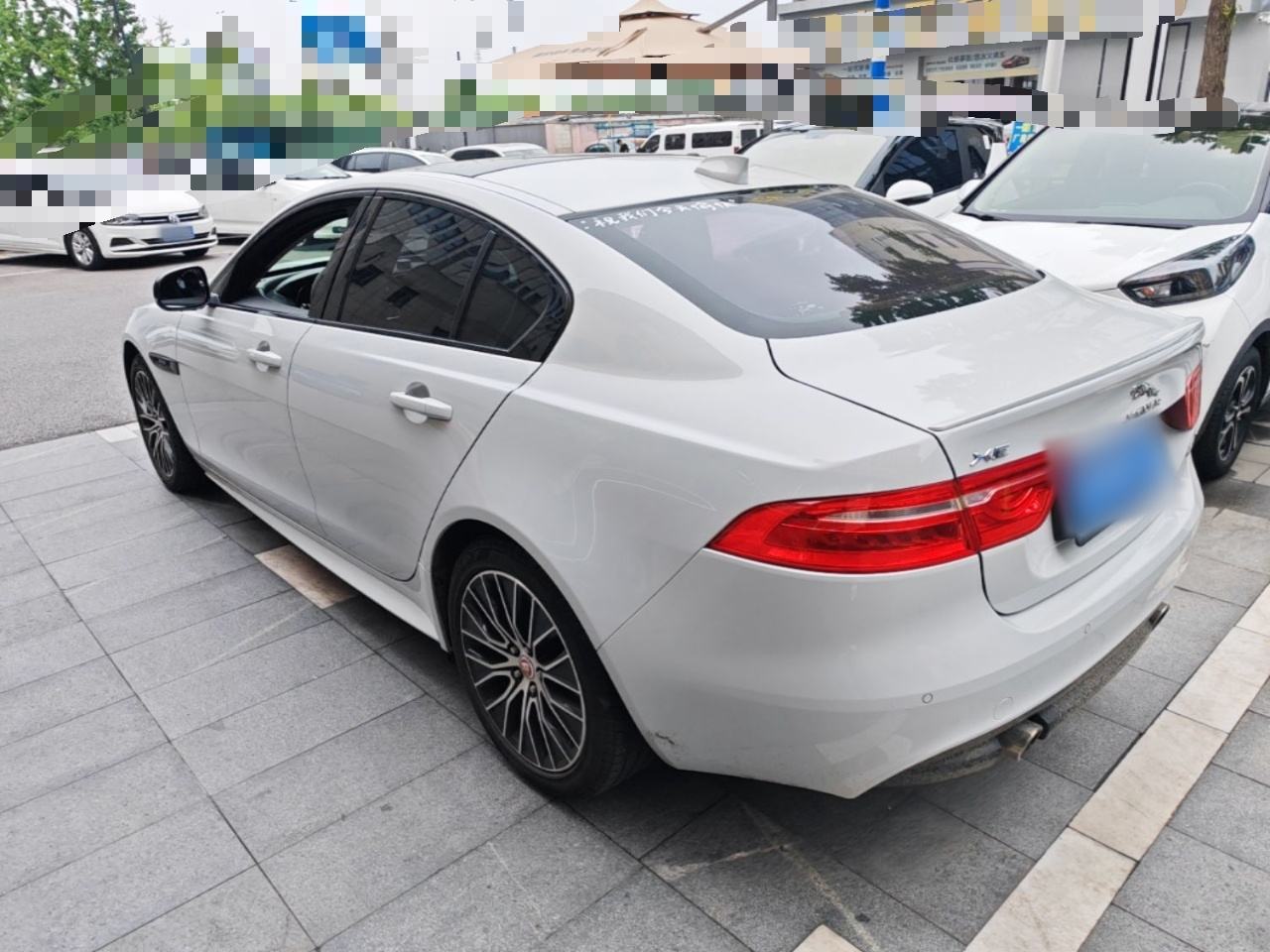 Jaguar XE - фото 3