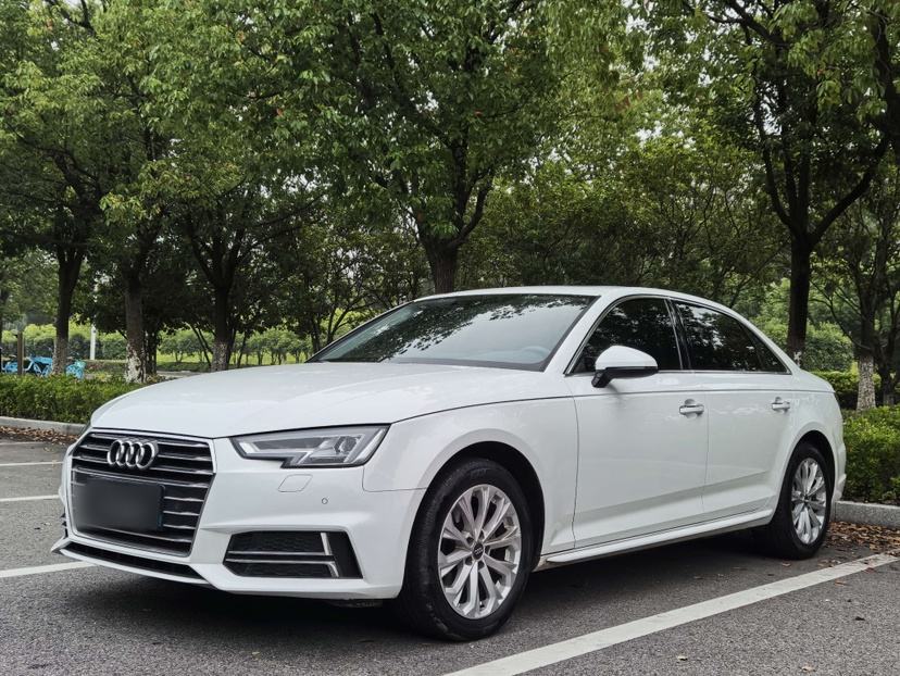 Audi A4L - фото 0