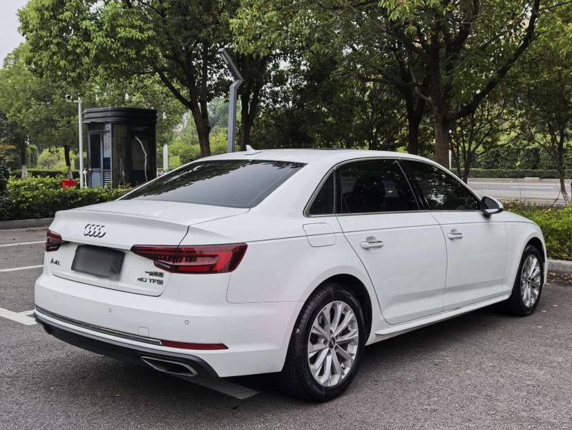 Audi A4L - фото 3