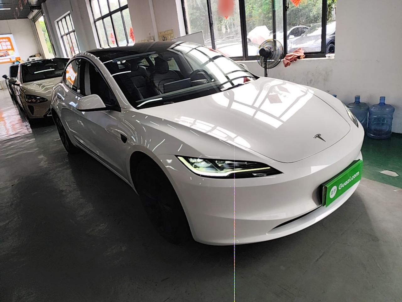Tesla Model 3 - фото 2