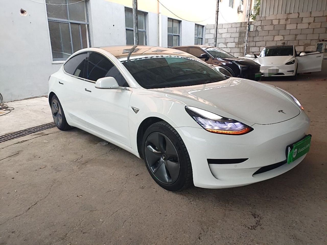 Tesla Model 3 - фото 2