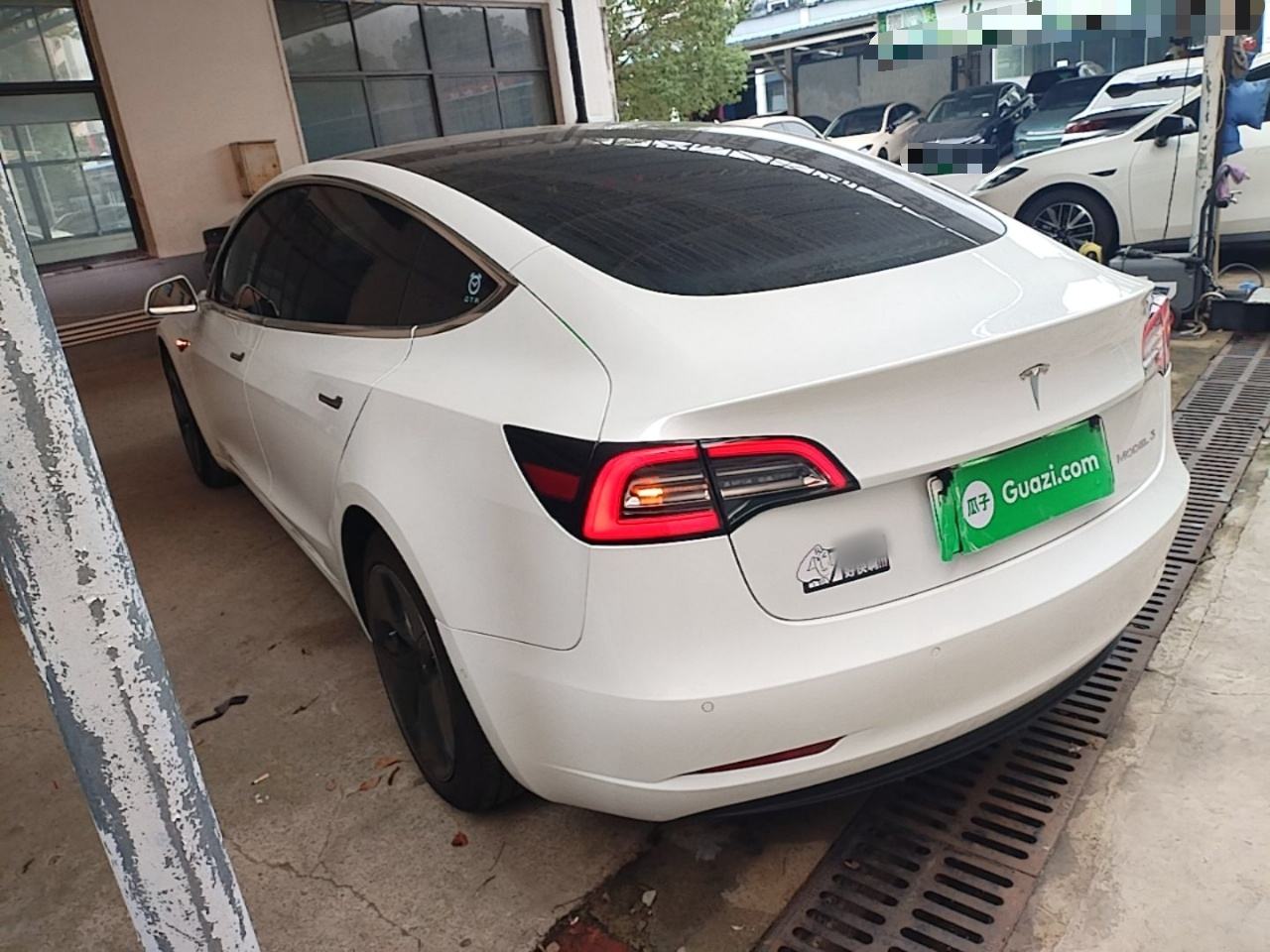 Tesla Model 3 - фото 3