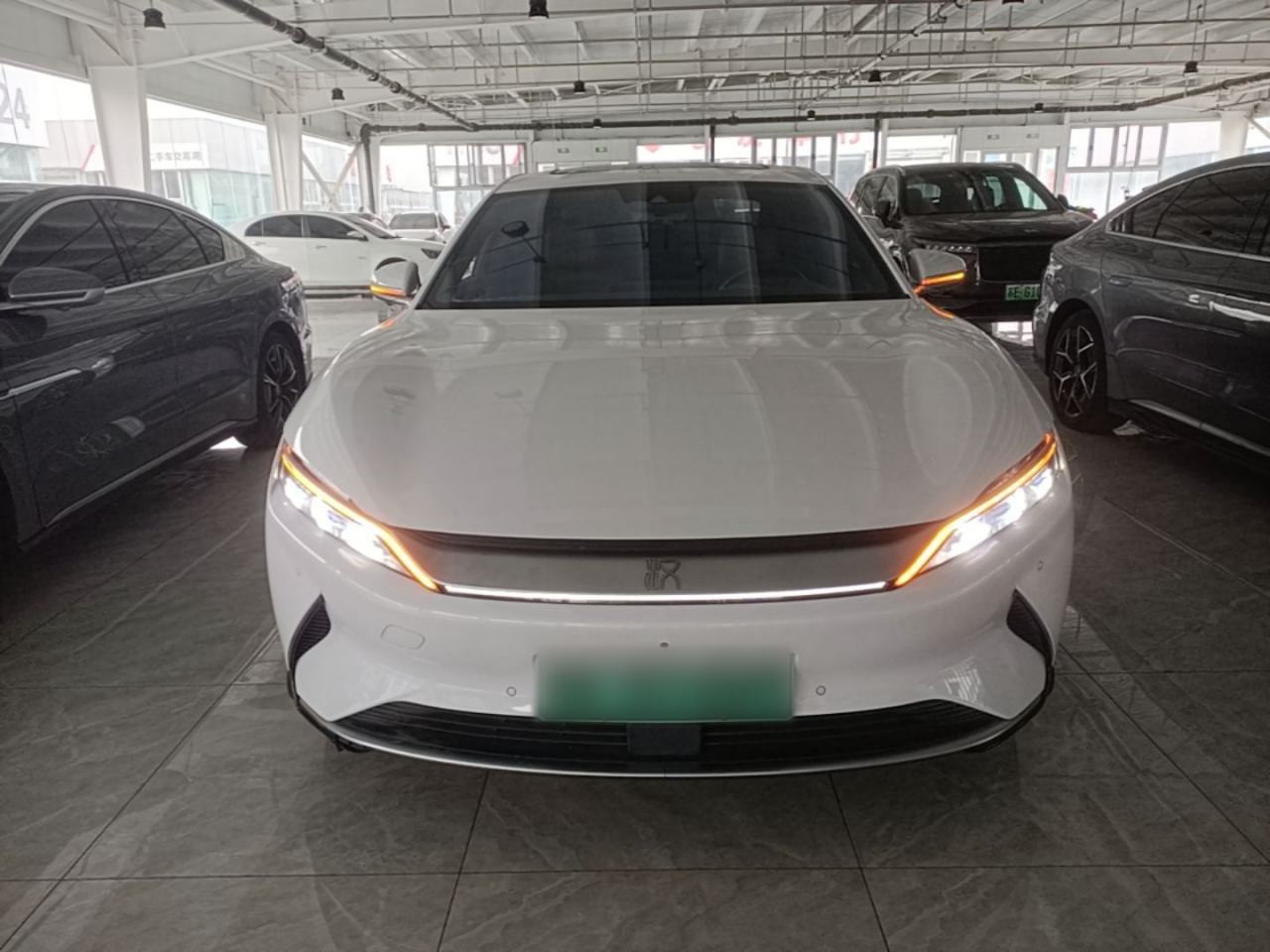 BYD Han DM-i - фото 1