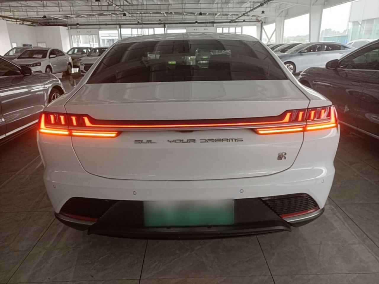BYD Han DM-i - фото 4