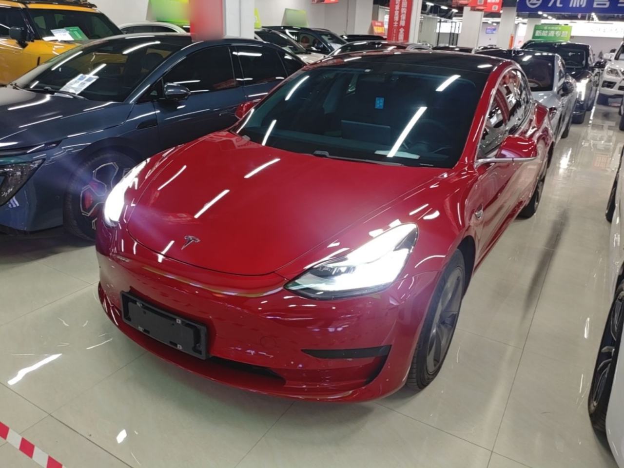 Tesla Model 3 - фото 0